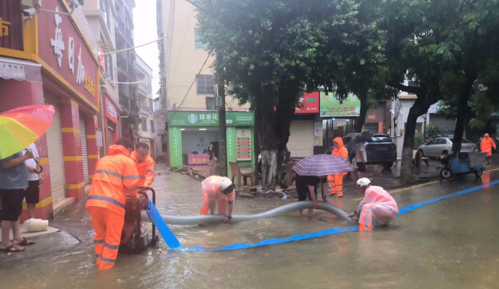 闻“汛”而动 | 风雨无阻，BG大游人坚守一线守护城市安全